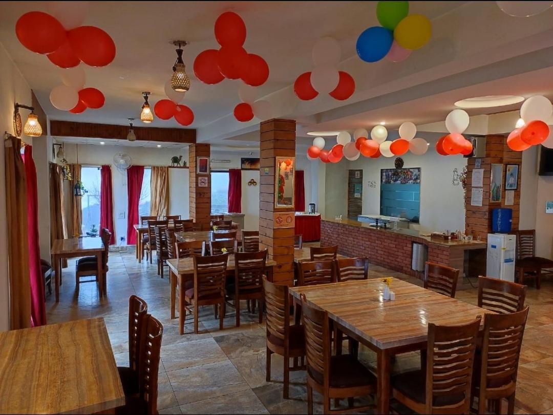Mist N Meadows Resort Rājgarh Exterior foto