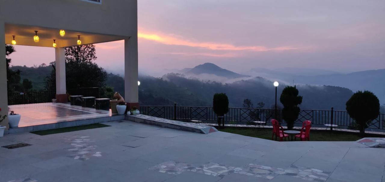 Mist N Meadows Resort Rājgarh Exterior foto